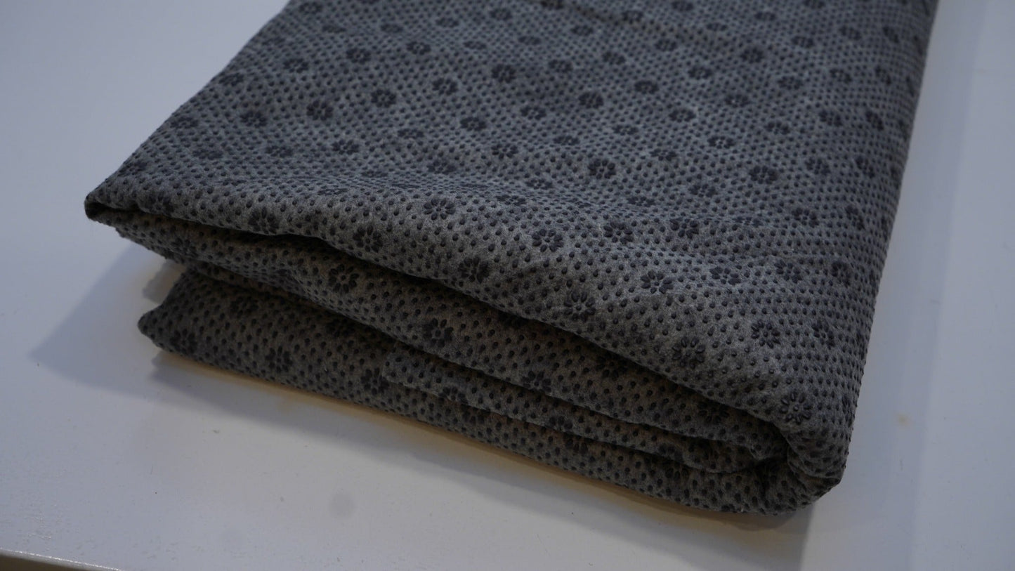 Black non-slip backing cloth for tufted rugs, folded angle