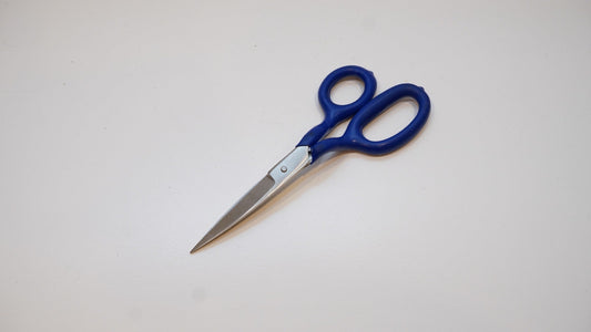 Tufting scissors with blue handle